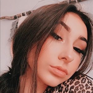 Meet your Posher, Alexia